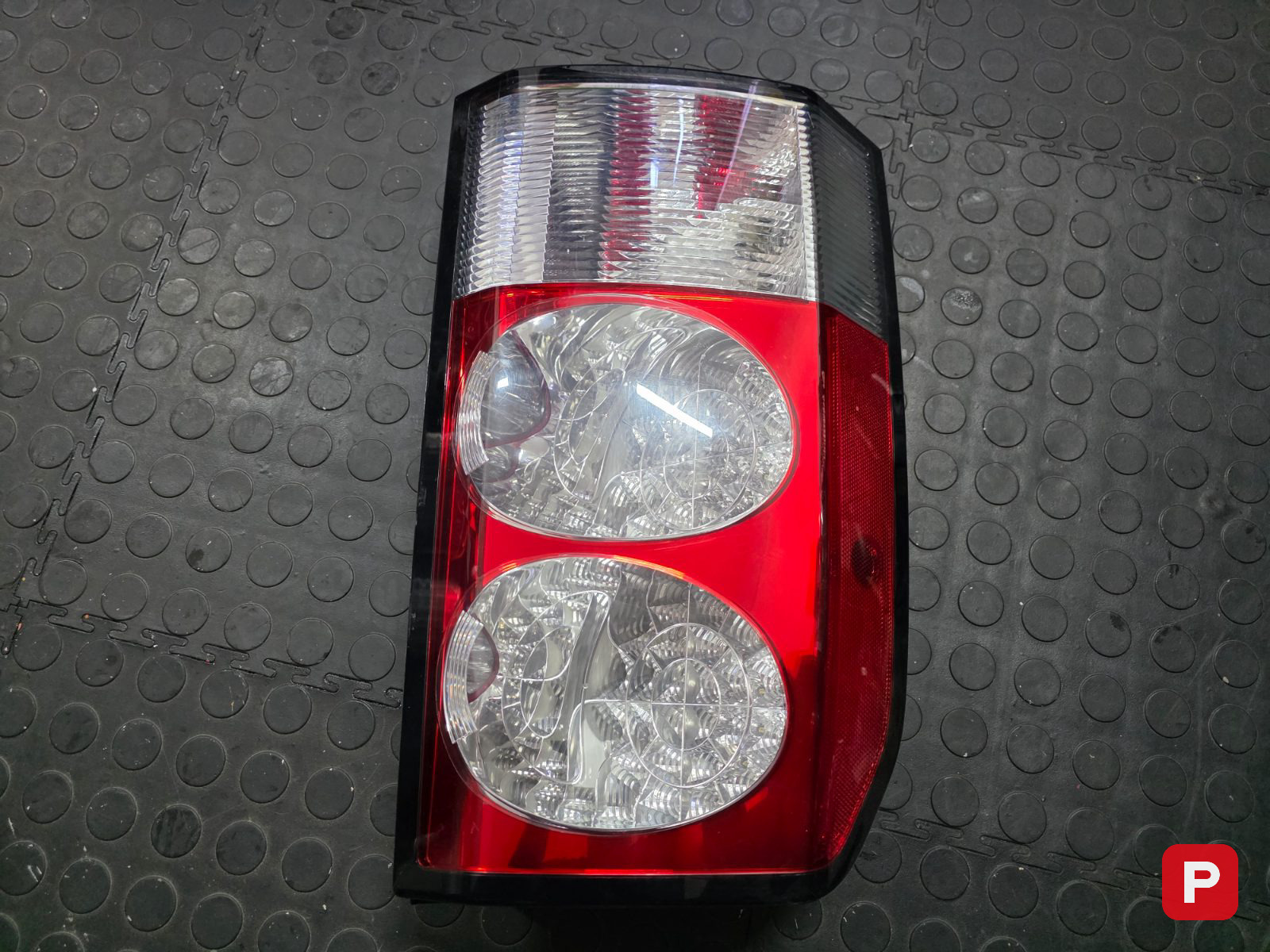 Tail light — Land Rover Discovery 4 2009–2016 — PTV-000301